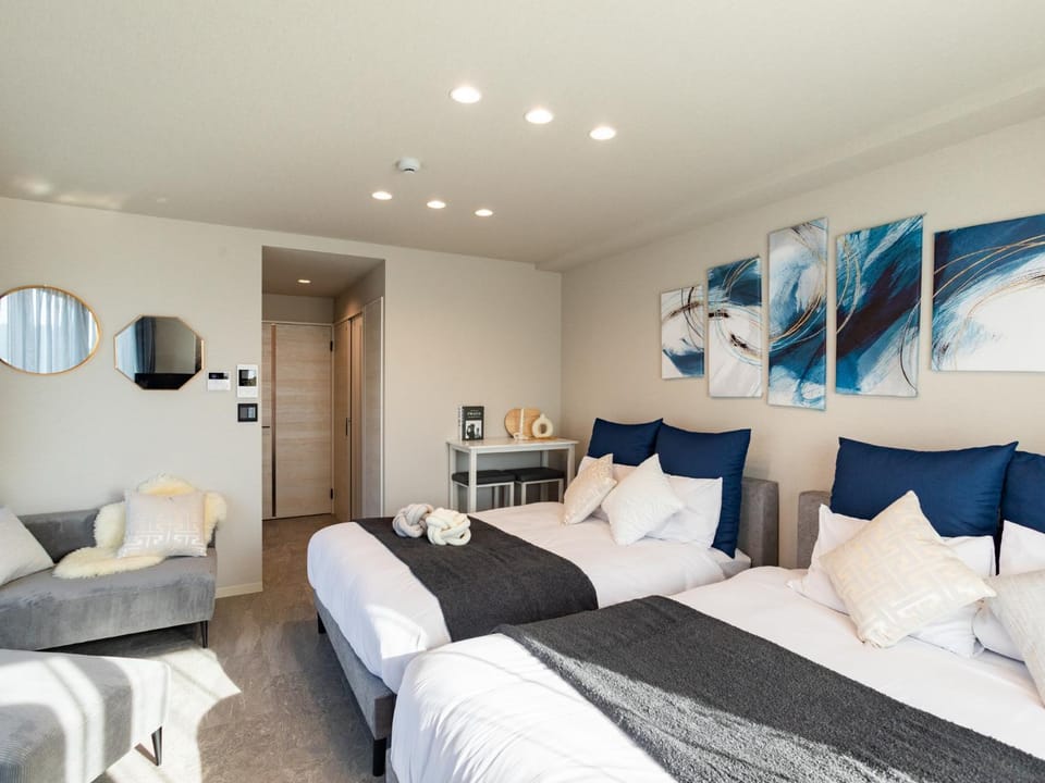 Bed, TV and multimedia, Living room, Photo of the whole room, Bedroom