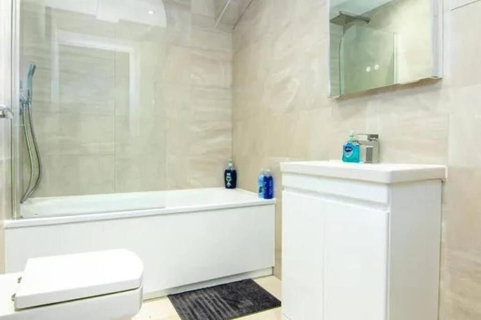 Studio 3 sleeps in Shoreditch Apartment in London Borough of Hackney