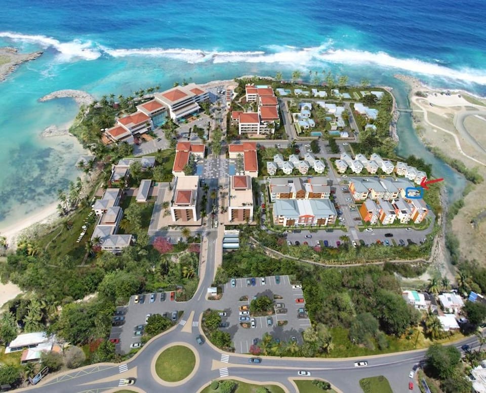 Property building, Neighbourhood, Bird's eye view, Sea view, Location