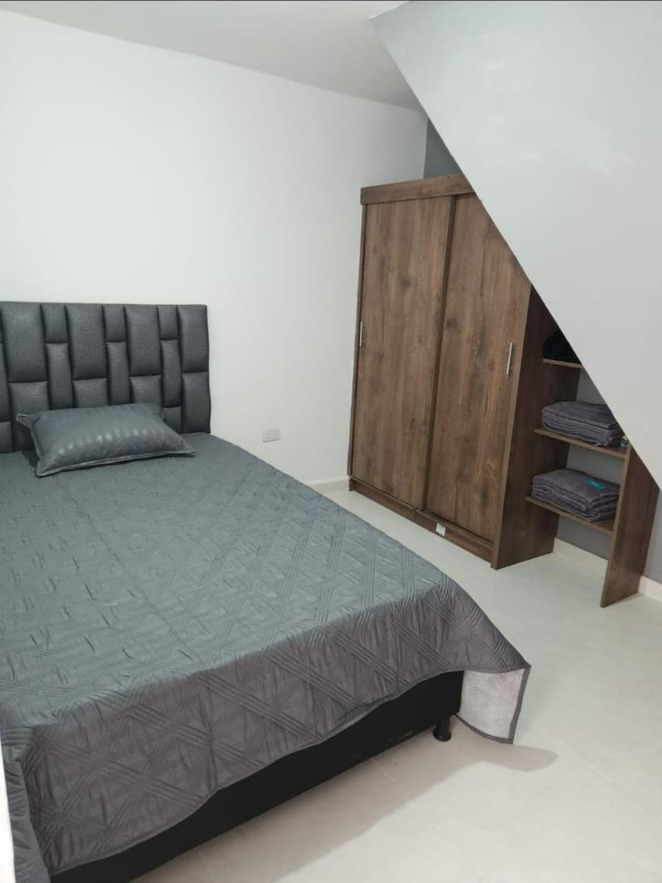 GIGANTE y ELEGANTE APARTAMENTO UNIFAMILIAR Apartment in Medellin