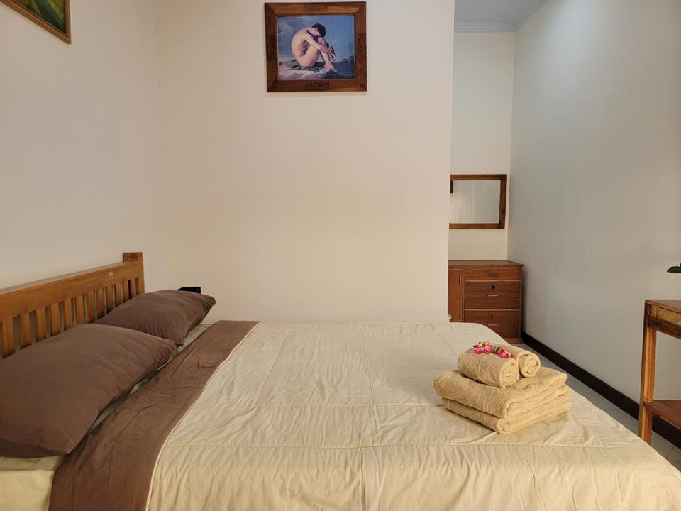 N Villa Bed and Breakfast in Batu Layar