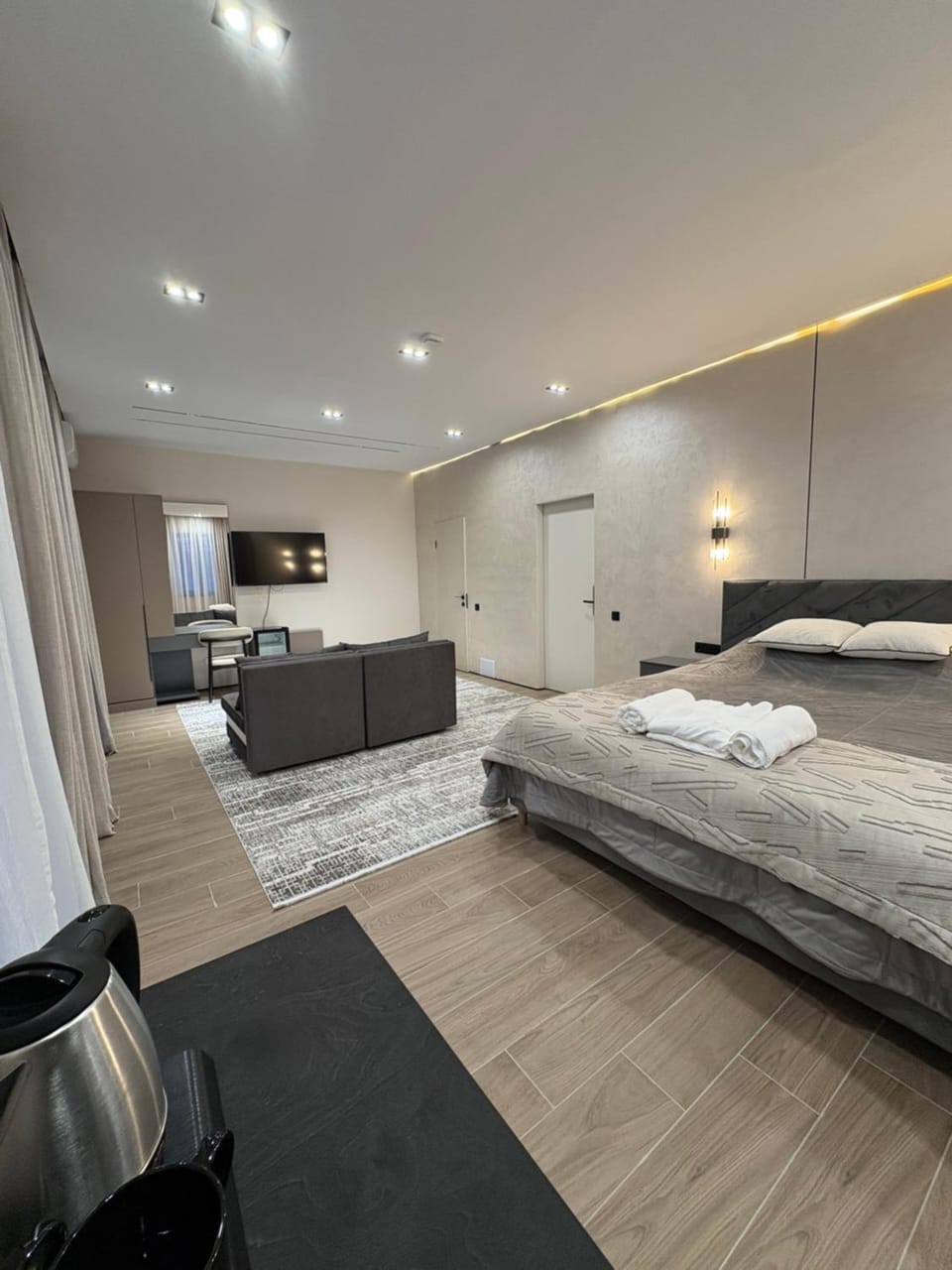 Bed, Photo of the whole room