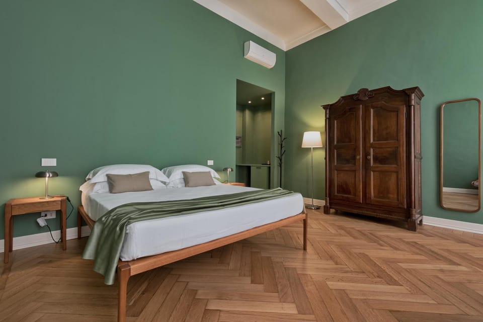 Photo of the whole room, wardrobe