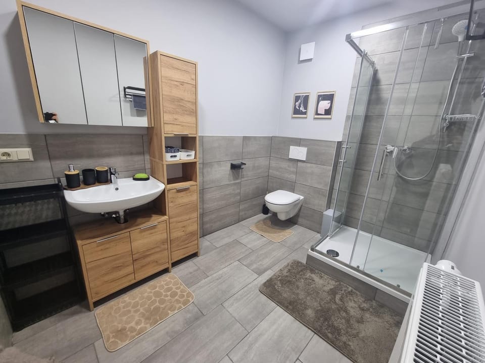 Shower, Toilet, Bathroom