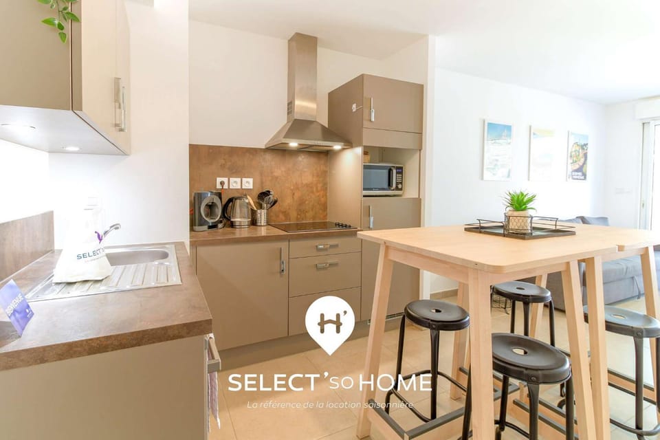 Kitchen or kitchenette, Dining area, dishwasher, stove