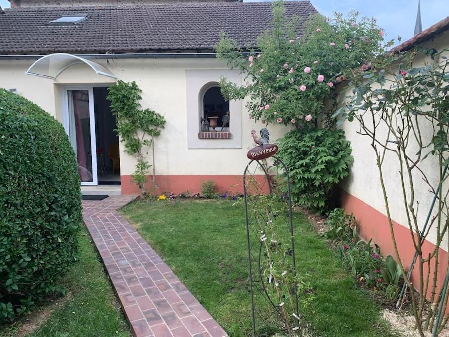 Maisonnette proche de Chartres avec Wifi House in Centre-Val de Loire