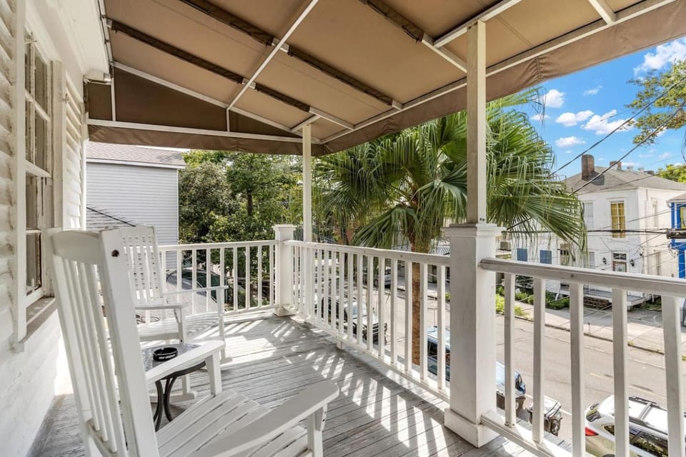 Uptown escape - balconies, 3BR & full kitchen House in New Orleans