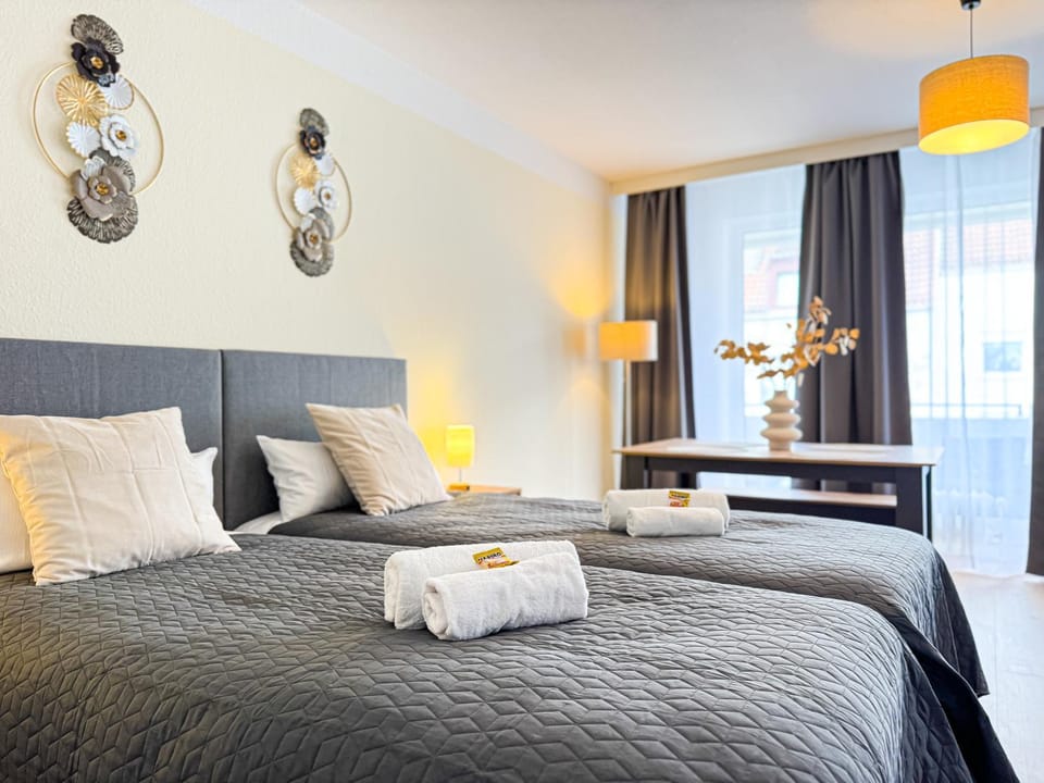 Bed, Photo of the whole room, Bedroom, towels