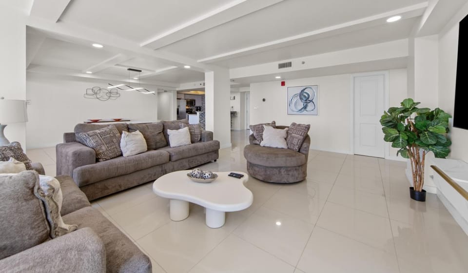 Solare Tower Dreamy Ocean Escape Apartment in South Padre Island