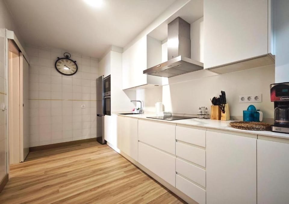 Kitchen or kitchenette, dishwasher, oven, stove