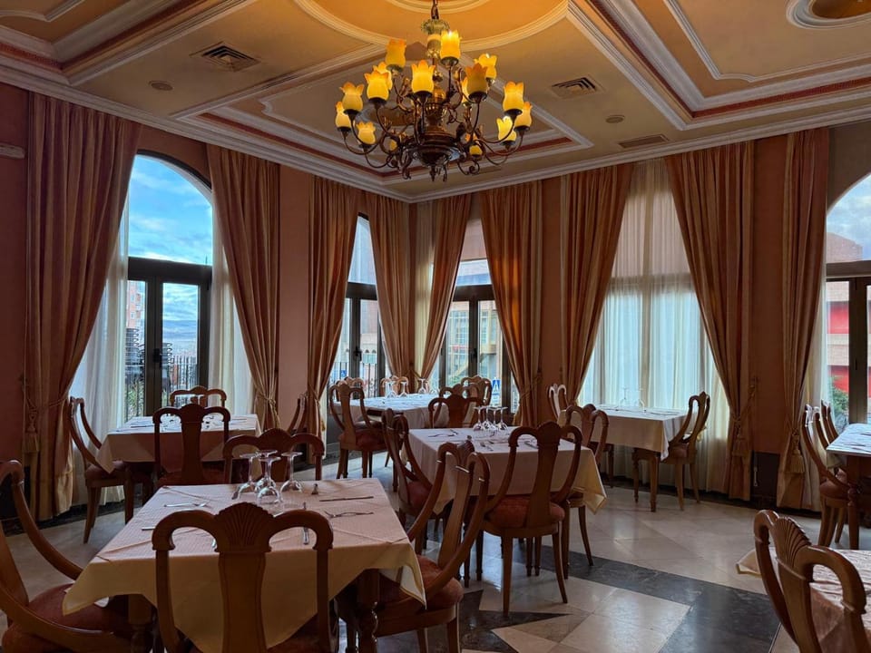 Restaurant/places to eat, Restaurant/places to eat