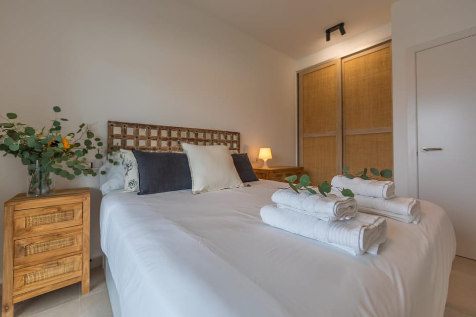 Large garden with countryside views, pool & WIFI Apartment in Tarifa