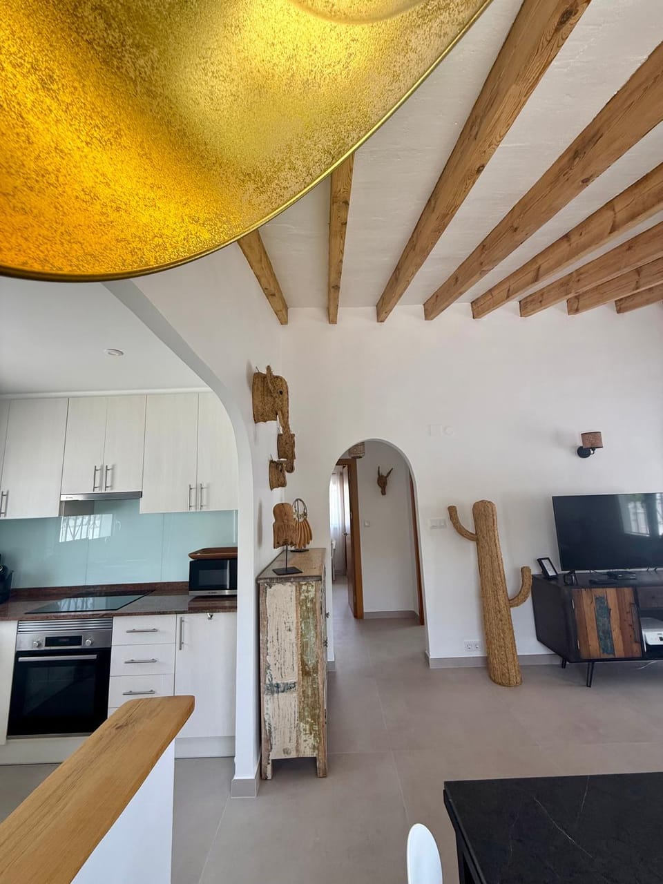 Kitchen or kitchenette, Living room, Dining area, oven, stove