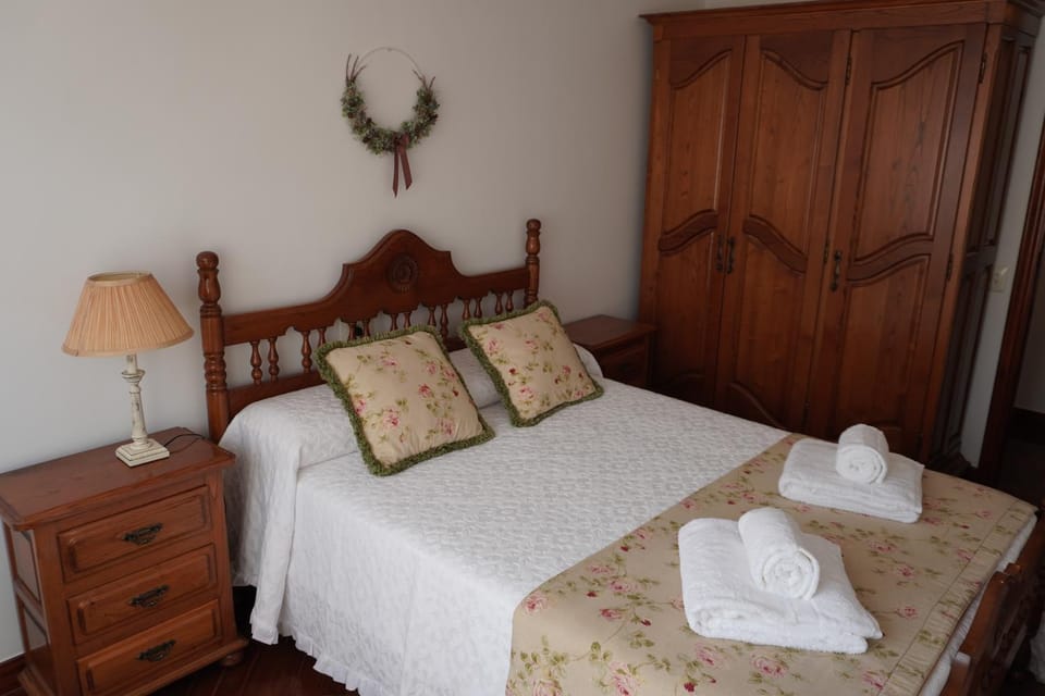 Bed, Photo of the whole room, Bedroom, towels, wardrobe