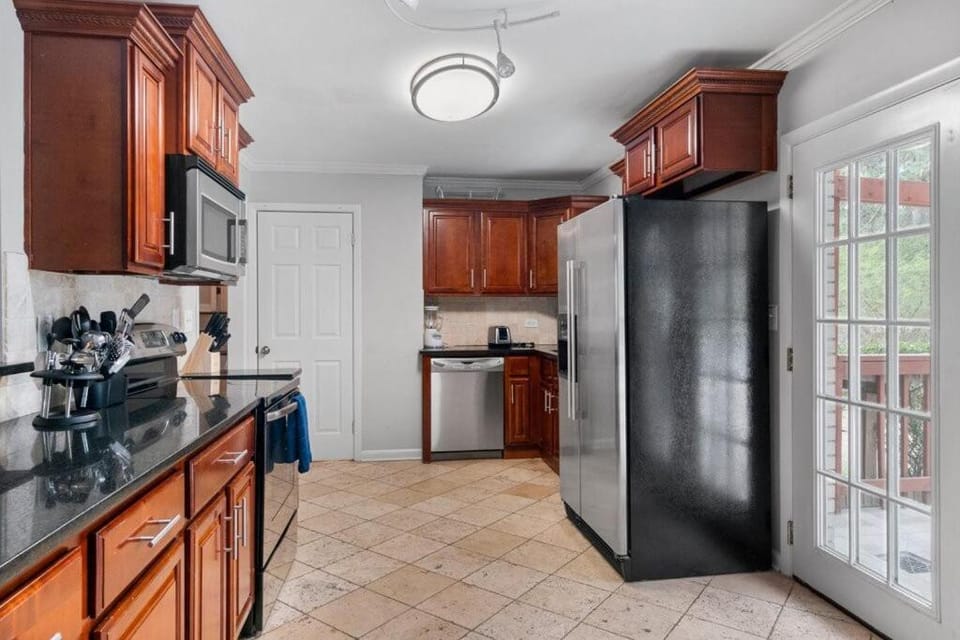 Kitchen or kitchenette, dishwasher, oven, pet friendly, stove, toaster