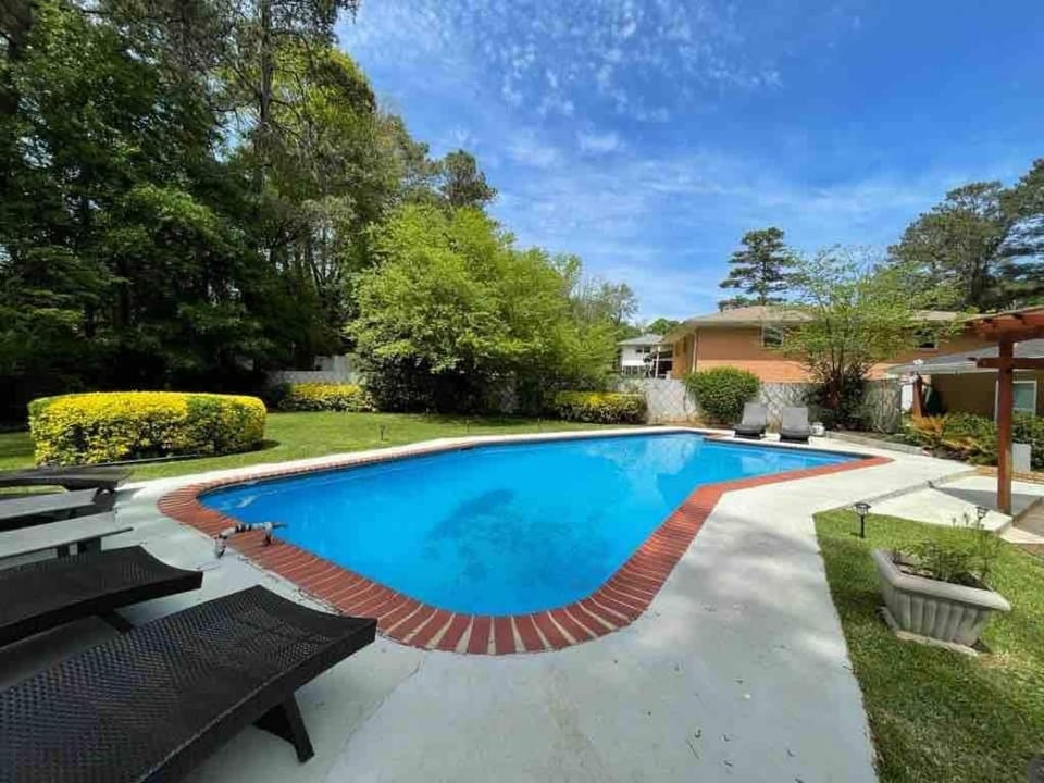 Property building, Day, Garden, Garden view, Pool view, Swimming pool, Swimming pool, sunbed