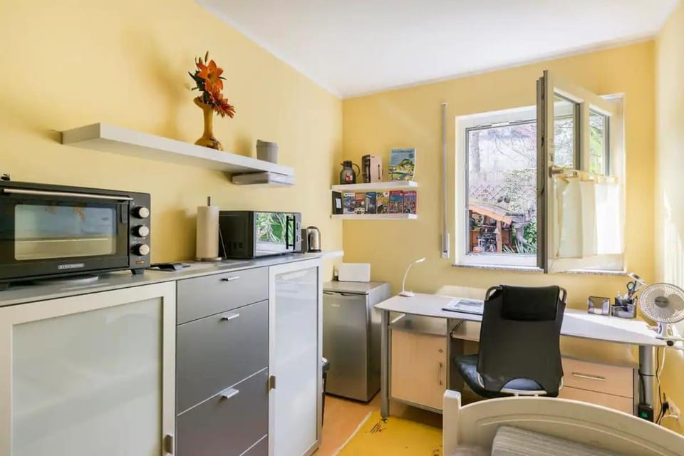 TV and multimedia, Dining area, microwave, oven, toaster