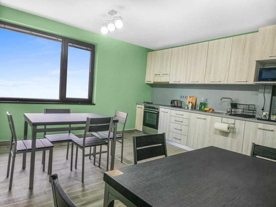 Restaurant/places to eat, Kitchen or kitchenette, Communal kitchen, Breakfast, kitchen, kitchen