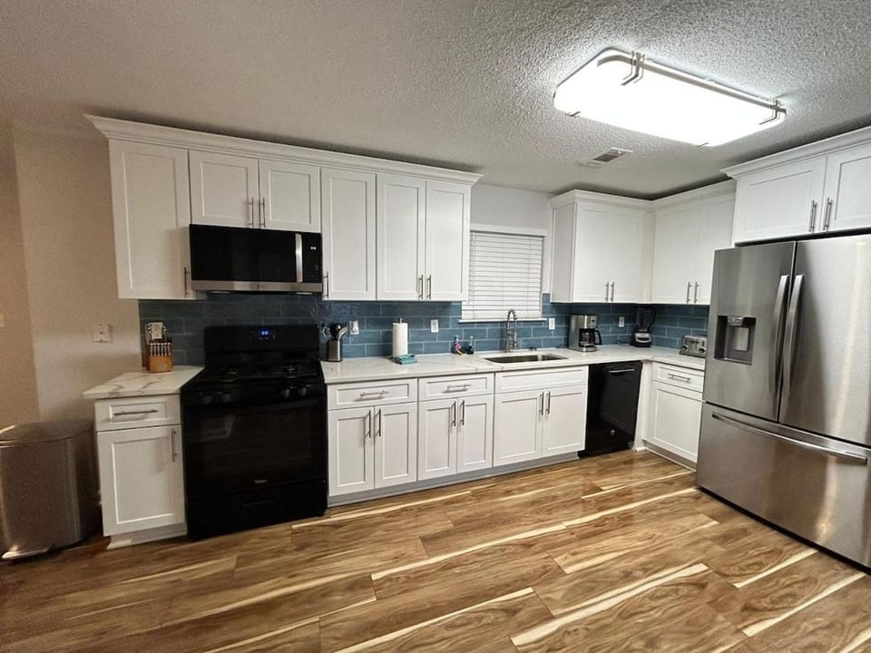 Kitchen or kitchenette, dishwasher, oven, pet friendly, stove, toaster