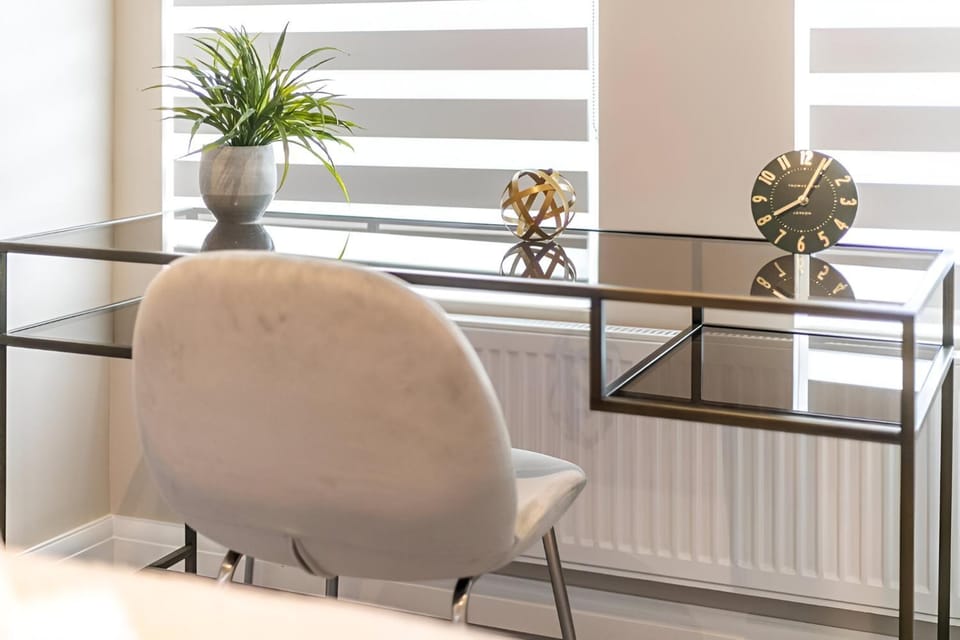 Living room, Seating area, hair dresser