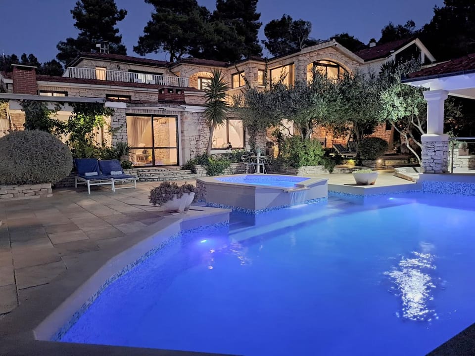 Property building, Patio, Night, Garden, Hot Tub, Balcony/Terrace, Garden view, Pool view, Swimming pool, internet, internet, sunbed