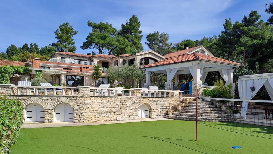 Facade/entrance, Sports