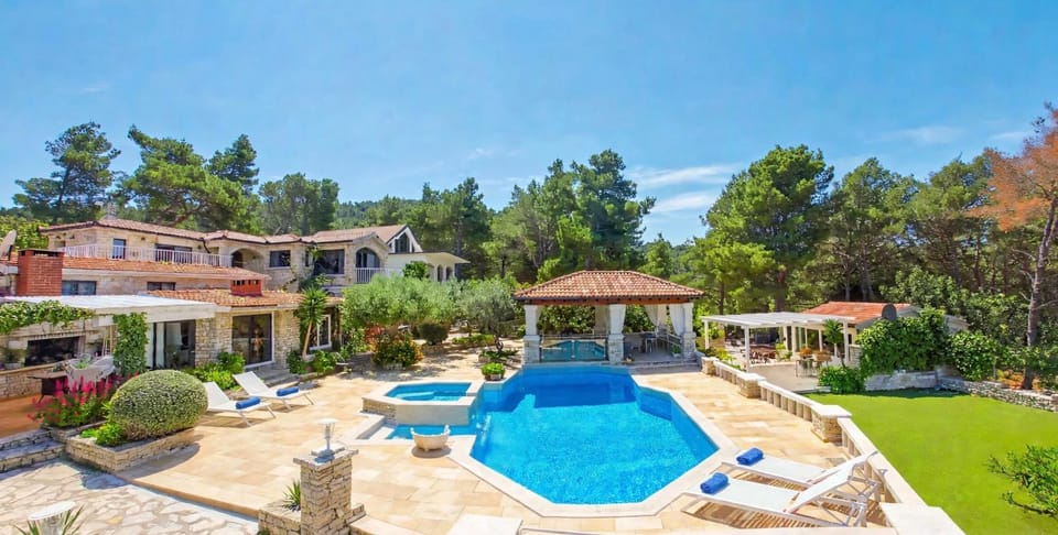 Property building, Patio, Spring, Day, Garden, Garden view, Pool view, Swimming pool, sunbed