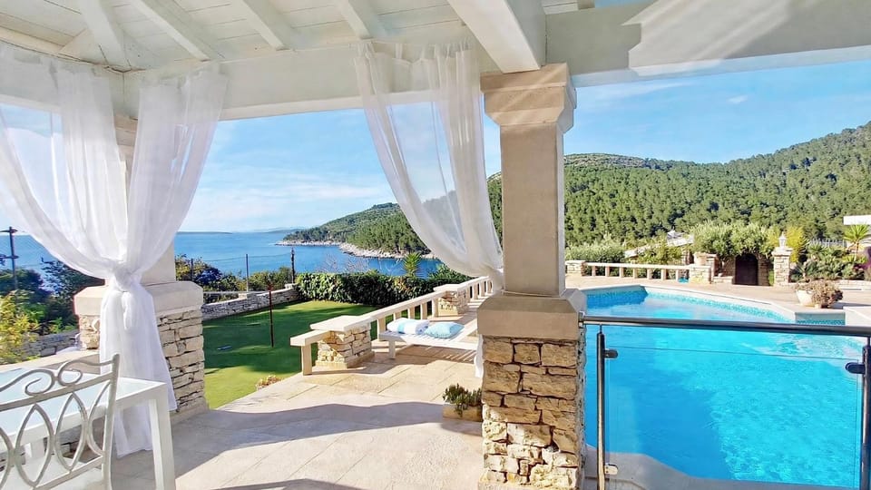 Property building, Patio, Day, Natural landscape, View (from property/room), Balcony/Terrace, Garden view, Mountain view, Pool view, Sea view, Swimming pool, Inner courtyard view, sunbed