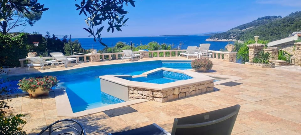 Property building, Patio, Day, Natural landscape, Hot Tub, View (from property/room), Balcony/Terrace, Mountain view, Pool view, Sea view, Swimming pool, sunbed