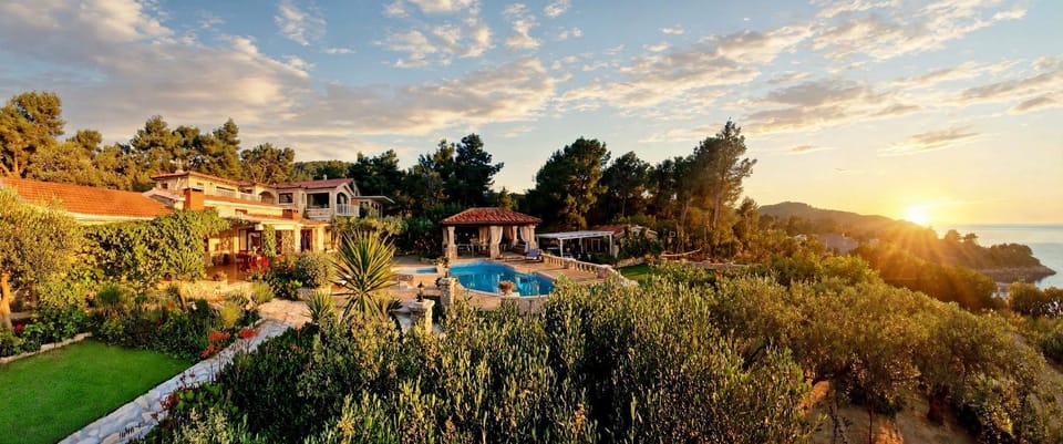 Property building, Patio, Natural landscape, Garden, View (from property/room), Garden view, Pool view, Sea view, Swimming pool, Sports, Sunset, Inner courtyard view, sunbed