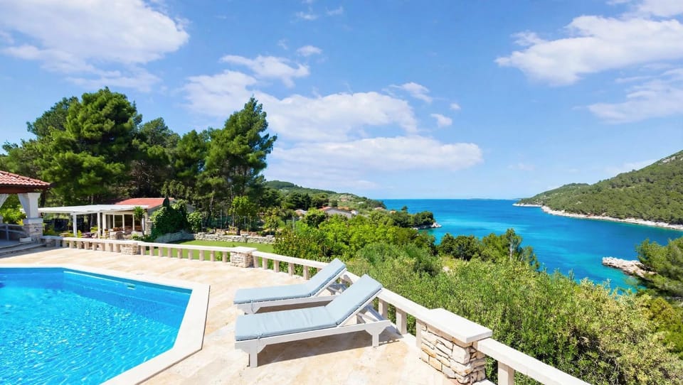 Property building, Patio, Day, Natural landscape, Summer, View (from property/room), Balcony/Terrace, Mountain view, Pool view, Sea view, Swimming pool, sunbed