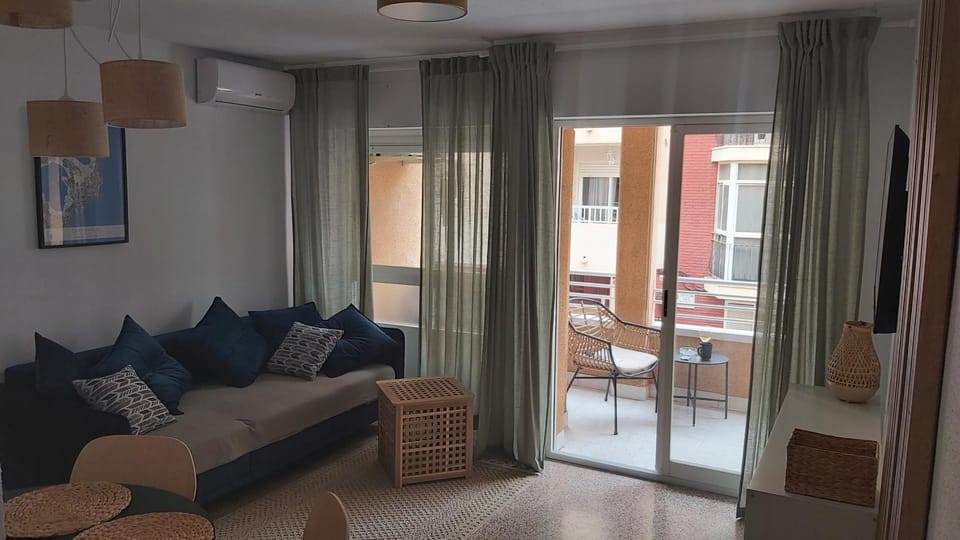 Living room, Seating area, Dining area, air conditioner
