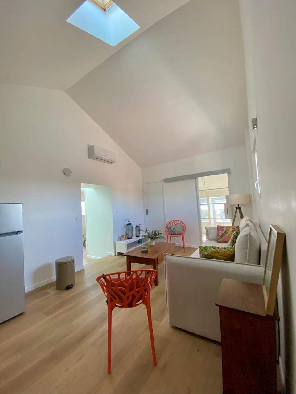 Living room, Seating area, Dining area, air conditioner