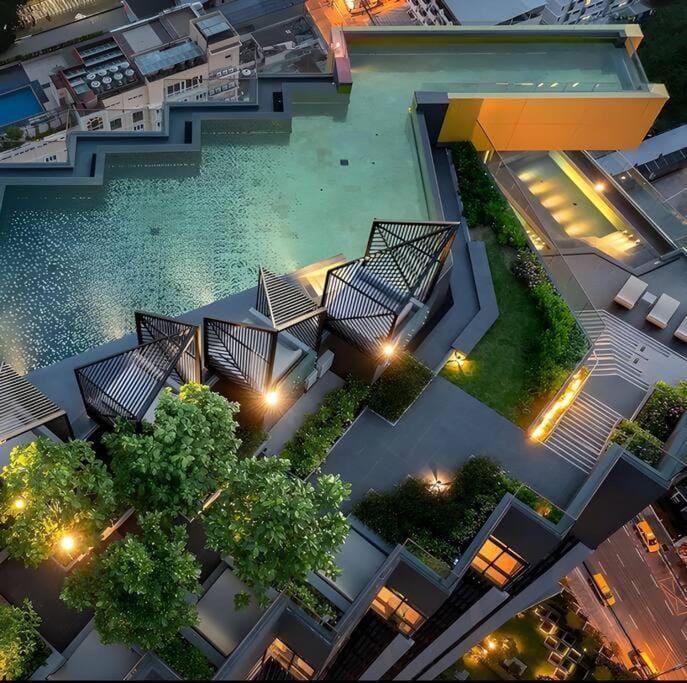 Central Pattaya Condo With Roof Top Pool Apartment in Pattaya City
