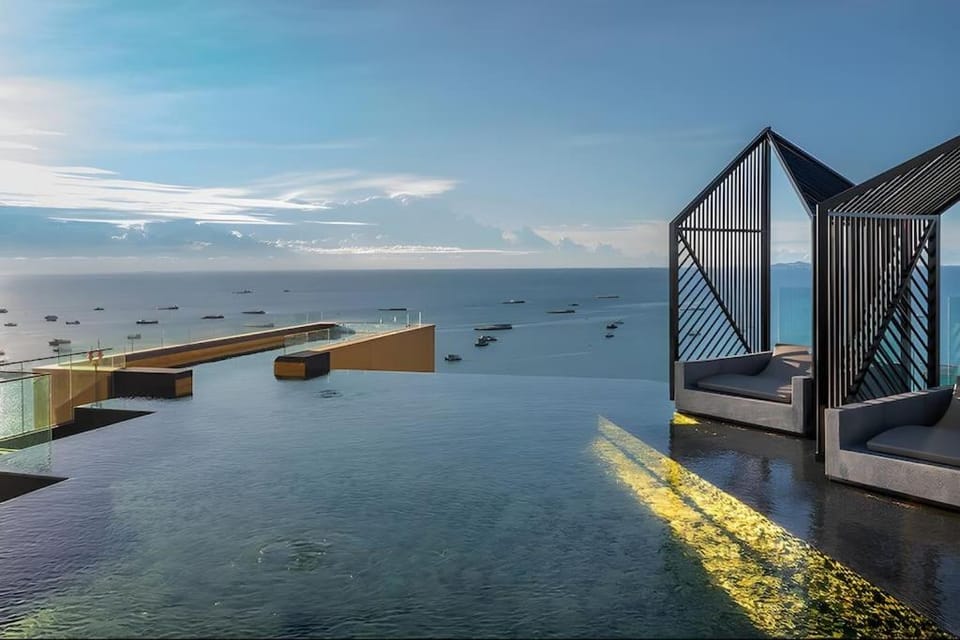 Central Pattaya Condo With Roof Top Pool Apartment in Pattaya City
