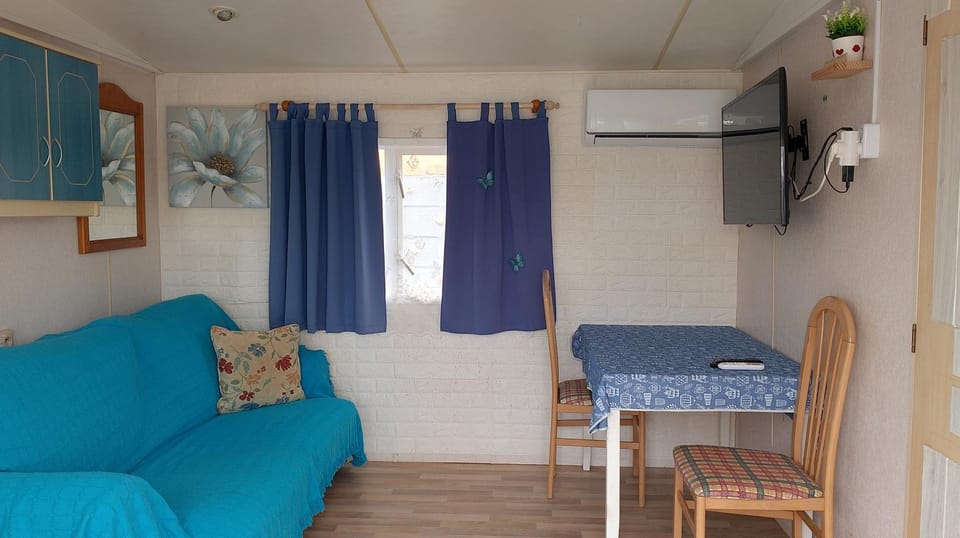 TV and multimedia, Living room, Dining area, air conditioner