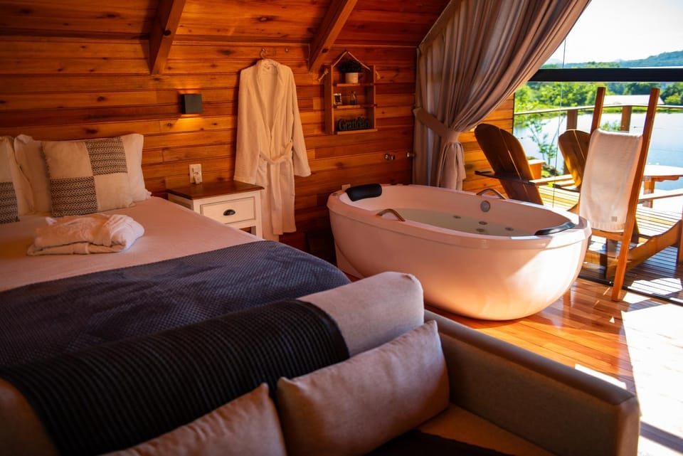 Bed, Natural landscape, Hot Tub, Hot Tub, Living room, Photo of the whole room, Seating area, Bedroom, Bath, towels