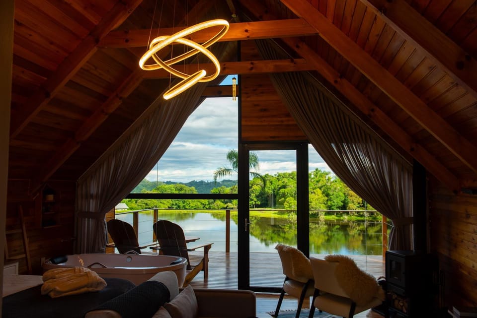 Natural landscape, Hot Tub, View (from property/room), Living room, Seating area, Lake view, Bath