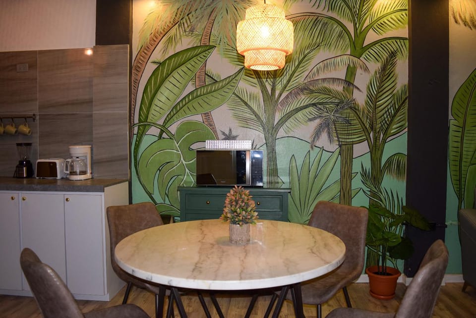 Coffee/tea facilities, Dining area, microwave