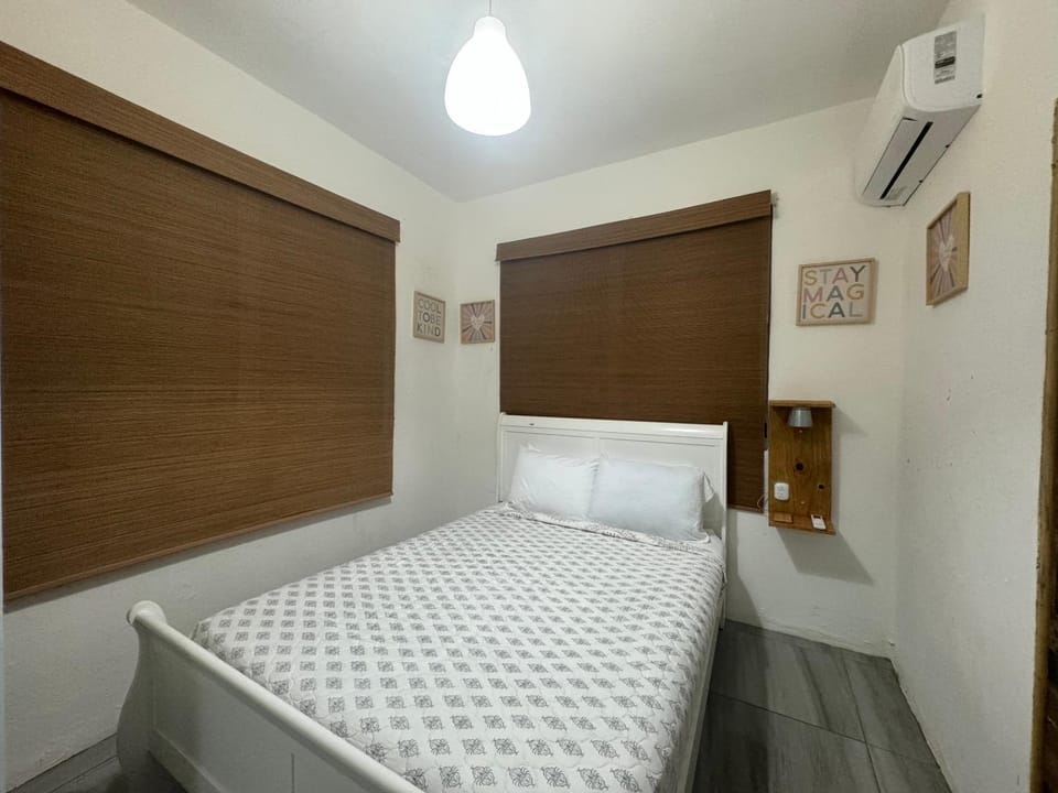 Bed, Photo of the whole room, Bedroom, air conditioner
