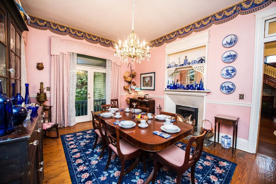 Sugar Magnolia Bed and Breakfast Bed and Breakfast in Atlanta