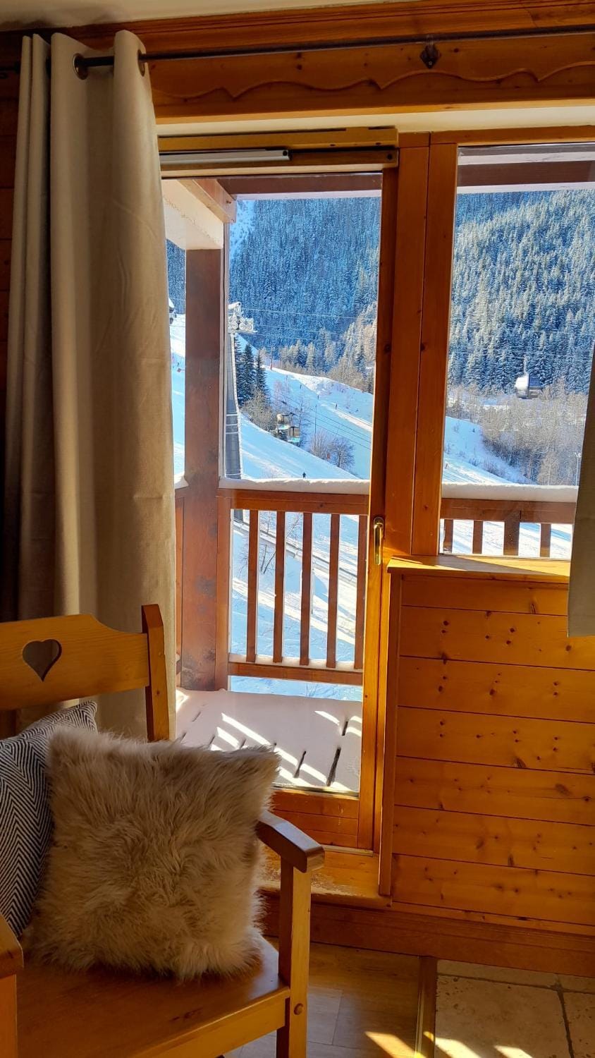 Living room, Mountain view