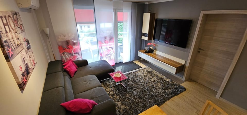 TV and multimedia, Living room, Seating area