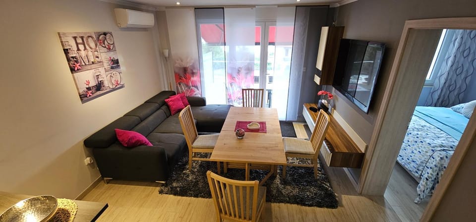 TV and multimedia, Living room, Seating area
