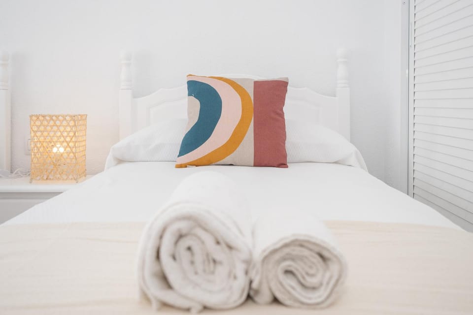 Bed, Photo of the whole room, Bedroom, towels