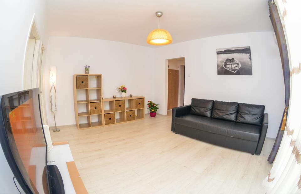 Communal lounge/ TV room, Bed, Living room, Photo of the whole room, Decorative detail