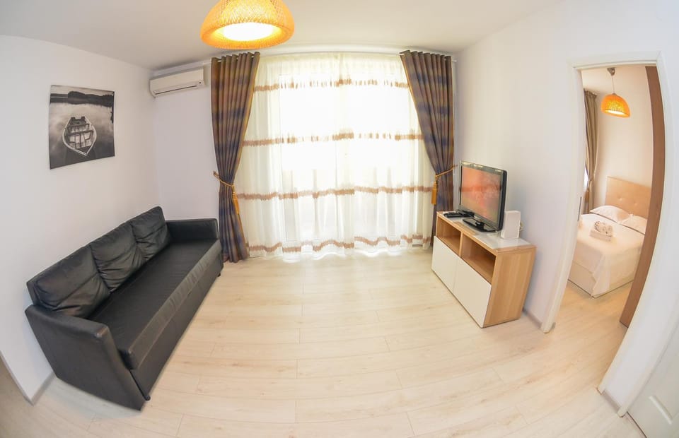 Communal lounge/ TV room, Bed, TV and multimedia, Living room, Other, Photo of the whole room, Decorative detail, Decorative detail, On site
