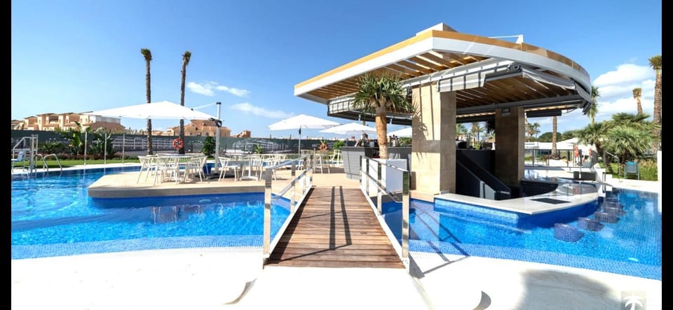 Lounge or bar, Pool view, Swimming pool, Swimming pool