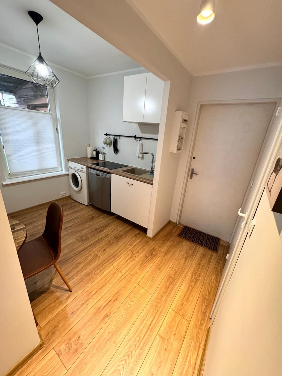 Kitchen or kitchenette, Dining area, dishwasher, stove