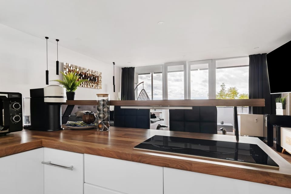 Kitchen or kitchenette, Living room